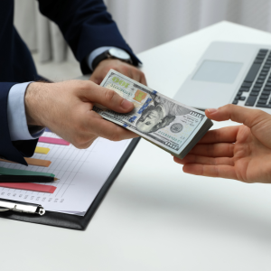 מה לעשות עם כסף ששוכב בבנק ולא עובד בשבילך?